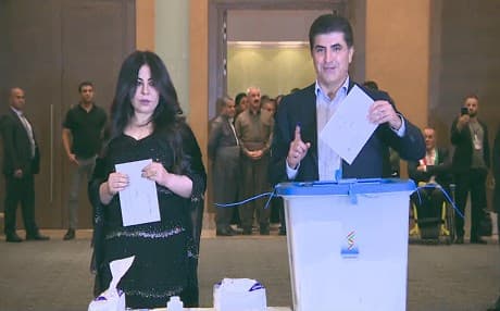 Prime Minister of the Kurdistan Regional Government Nechirvan Barzani (C) and his wife Nabila (L), cast their vote for the Kurdish independence referendum at a hotel in Erbil on September 25, 2017. Photo: AFP/Ahmed Deeb