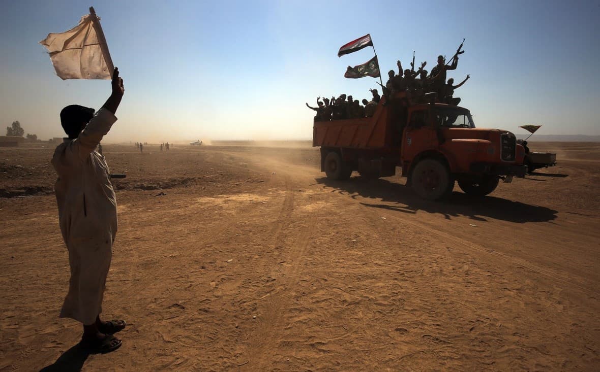 A man waves a white flag as Hashd al-Shaabi forces advance towards Hawija. Photo: Ahmad al-Rubaye/AFP