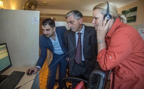 UN Humanitarian Coordinator Lise Grande visits the Iraq IDP call center in Erbil on March 2, 2016. Photo:OCHA/ Twitter