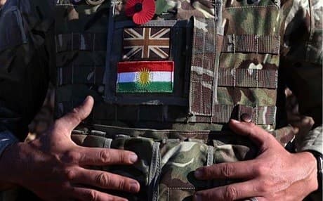 File photo shows a British military adviser instructs Kurdish Peshmerga fighters during a training session in Arbil. Photo: AFP/Getty Images