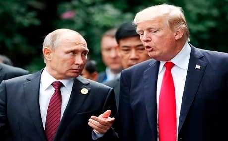 US President Donald Trump (R) and Russia's President Vladimir Putin talk as they make their way to take the "family photo" during the Asia-Pacific Economic Cooperation (APEC) leaders' summit in the central Vietnamese city of Danang on November 11, 2017. Photo: AFP/ POOL / Jorge Silva