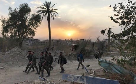 Government forces walk down a road in the province of Deir ez-Zor, Syria, on Nov. 5. Photo: AFP stringer