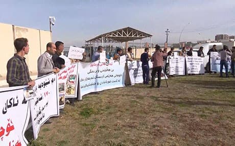 Protesters from Tuz Khurmatu gathered at the UN compound in Erbil on Tuesday. Photo: Rudaw 