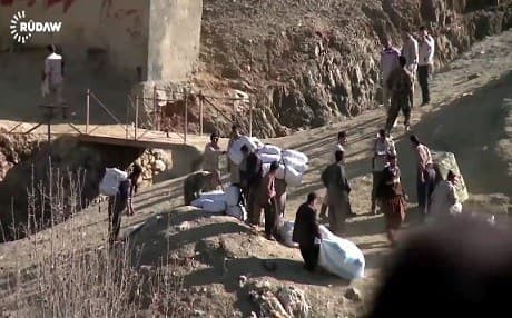 A group of Kolbars from the Iranian side trying to carry goods and commercial items to sell on both sides of Iraq-Iran border. File photo: Rudaw