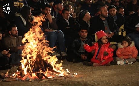 Hundreds of people gathered in Darbandikhan, south of Sulaimani, to take part in the fundraising campaign announced by Rudaw Media Network to help rebuild the quake city. Photo: Rudaw/Sartip Othman