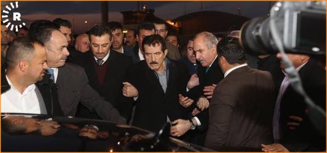 PUK Chief and Former Vice President of the Kurdistan Region Kosrat Rasul [C] welcomed back by Kurdish officials in the Sulaimani International Airport on Saturday, January 6, 2018. Photo: Rudaw/Sartip Othman