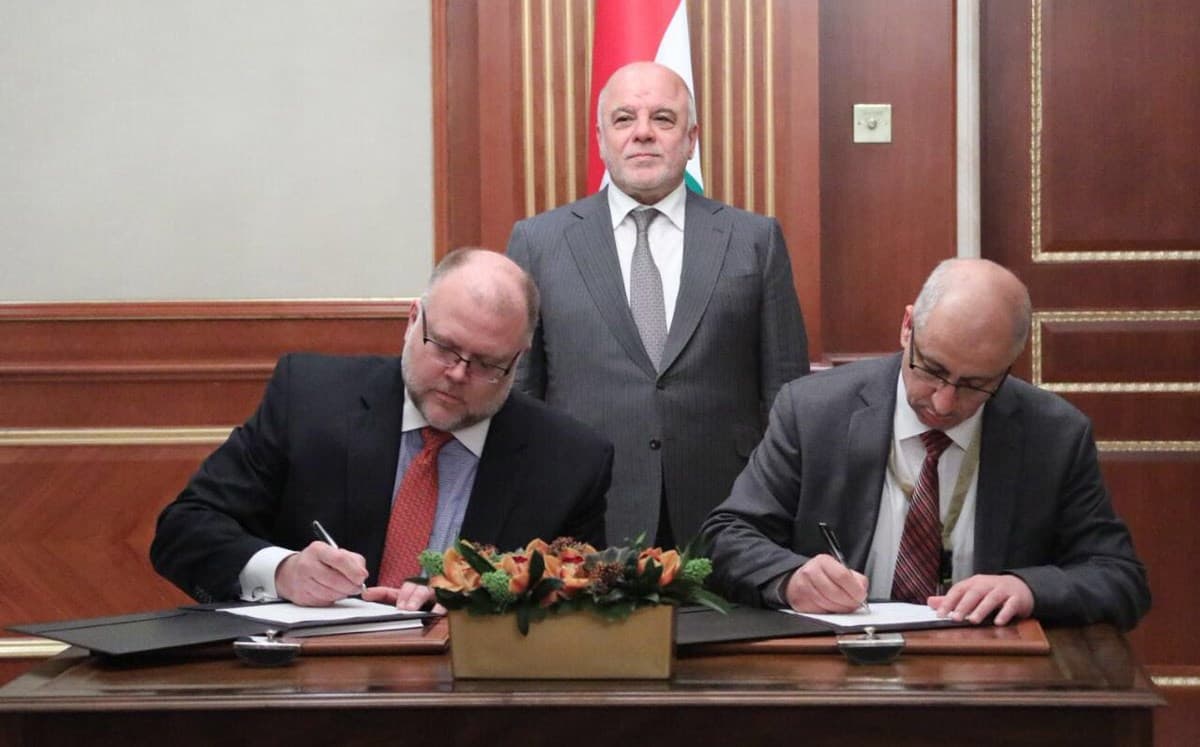 Haider al-Abadi overseeing the signing of a Memorandum of Understanding between Iraq and the Export-Import Bank of the United States extending a $3 billion line of credit in Kuwait on Tuesday. Photo: Iraqi PM office