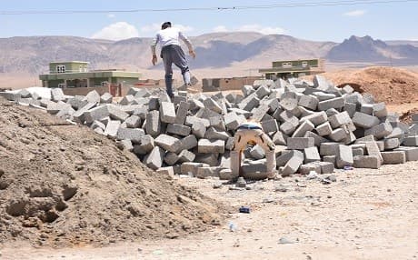 A photo taken on June 1, 2017, shows people rebuilding war-torn Shingal block-by-block. Photo: Chris Johannes | Rudaw