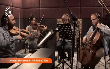 Koma Lawje stranên folklorî nû dike