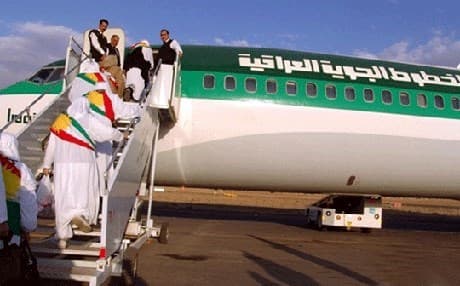 حاجیانی کوردستان لەکاتی سواربوونی فڕۆکە  وێنە؛ ئەرشیڤ