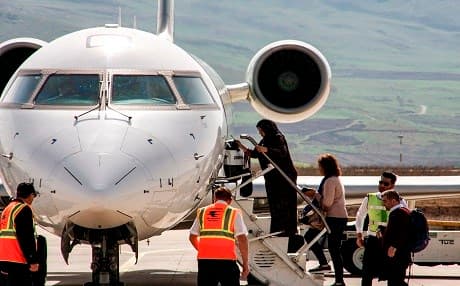 A picture taken on March 20, 2018 shows an Iraqi Airways Canadair CRJ-900 jet plane on the tarmac at the airport in Sulaimani. Photo: Shwan Mohammed | AFP 