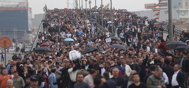 Civil servants in Sulaimani protest the salary-saving system and corruption. Photo: Sartip Othman/Rudaw
