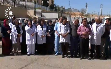Health workers in Duhok walked off the job on Sunday in protest of the salary-saving system. Photo: Rudaw 