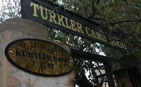 Signs outside the Kilis mosque suggest the name has been changed. Photo: Adem Geveri / Twitter