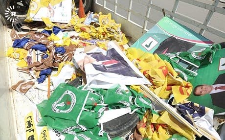 Electoral campaign materials are being cleared from Erbil city streets. Photo: Mohammed Shwani/Rudaw