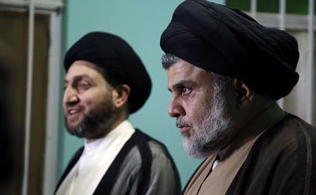 Iraqi Shiite Muslim leader and head of Hikma party Ammar al-Hakim (L) and Shiite cleric Moqtada Sadr meet in the Iraqi holy city of Najaf on May 17, 2018. Photo: Haidar Hamdani / AFP 