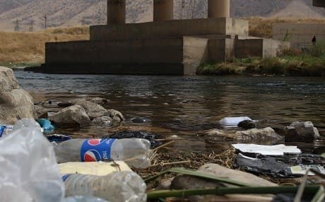 Plastic waste floats in Kurdistan’s Little Zab River. Photo: Hannah Lynch | Rudaw