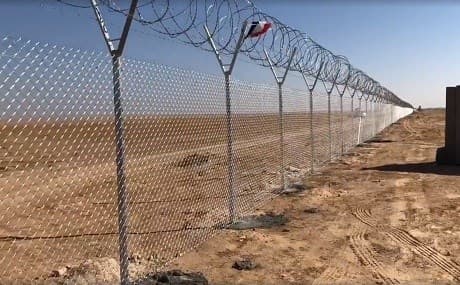New barbed wire fences installed on Iraq-Syria border. Photo: Iraqi border force / Facebook 