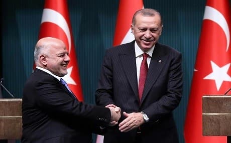 Turkish President Recep Tayyip Erdogan (R) and Iraqi Prime Minister Haider al-Abadi shake hands as they hold a joint press conference following their meeting at the Presidential Complex in Ankara on August 14, 2018. Photo: AFP