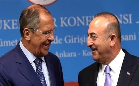 Russian FM Sergey Lavrov (L) and his Turkish counterpart Mevlut Cavusoglu. AFP file photo