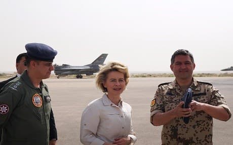 Ursula von der Leyen, Germany's defense minister (center), inspects German and Jordanian forces at a base in Azraq, Jordan in 2017. Photo: German DM