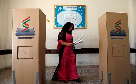 A Kurdish woman casts her ballot in Erbil, September 30, 2018. Photo: Safin Hamed / AFP 