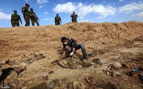 Authorities inspect the remains of Yezidis killed by ISIS near the village of Snuny, northwest of Shingal on February 3, 2015. Photo: AFP