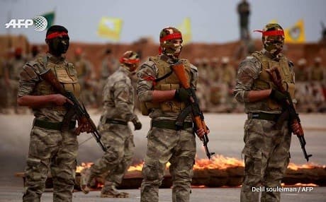 Members of the Syrian Democratic Forces and the People's Protection Units complete training during a graduation ceremony in Qamishli on March 1, 2018. File photo: AFP