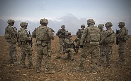 US soldiers gather for a brief during a combined joint patrol rehearsal in Manbij, Syria, November 7, 2018. Photo: Spc. Zoe Garbarino | US Army
