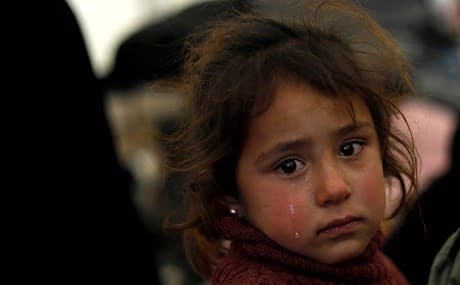 A displaced Syrian girl cries inside the internallly displaced persons (IDP) camp of al-Hol in al-Hasakeh governorate in northeastern Syria, December 8, 2018. Photo: Delil Souleiman / AFP 