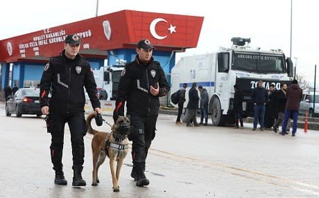 Turkish police patrol in front of the courthouse in Ankara during the hearing of the pro-Kurdish party Peoples' Democratic Party (HDP) former co-leader Selahattin Demirtas, on December 12, 2018. Photo: Adem Altan/AFP