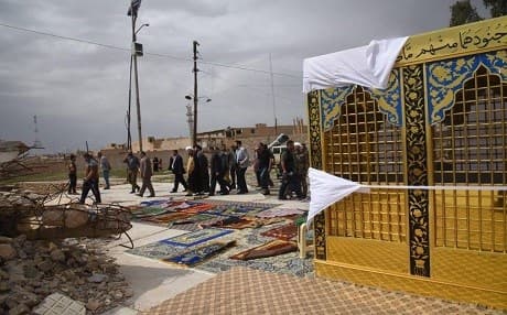 A group of Shiite clerics and ordinary people visit a shrine in Shingal which us under renovation. Photo: Rudaw