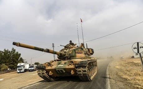 Turkish tanks drive to the Syrian border town of Jarabulus, August 25, 2016. File photo: Bulent Kilic / AFP 