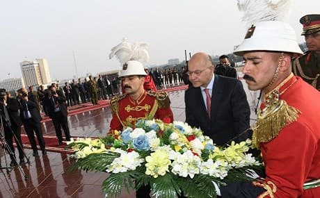 President Barham Salih lays a wreath of flowers on the monument of the Unknown Soldier in Baghdad on the occasion of the 98th anniversary of the establishment of the Iraqi army, January 6, 2019. Photo: Office of the Iraqi Presidency