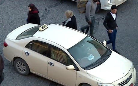A taxi drops off a customer in Erbil’s central bazaar. File photo: Rudaw