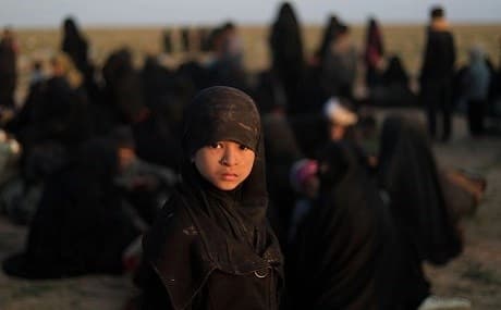 A child who fled the Islamic State (IS) group's last embattled holdout of Baghouz stands near families waiting to be searched by US-backed Syrian Democratic Forces (SDF) fighters in Syria's northern Deir Ezzor province, February 22, 2019. Photo: Delil Souleiman / AFP 