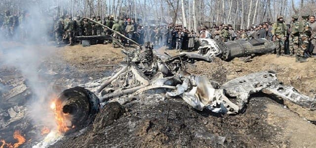 Indian soldiers and Kashmiri onlookers stand near the remains of an Indian Air Force (IAF) fighter jet after it crashed in Budgam district, some 30 kms from Srinagar, February 27, 2019. Photo: Tauseef Mustafa / AFP