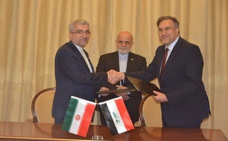 Iraqi Electricity Minister Luai al-Khatib (right) signs a memorandum of understanding with his Iranian counterpart Reza Ardakanian in Tehran on December 28, 2018. File photo: IRNA