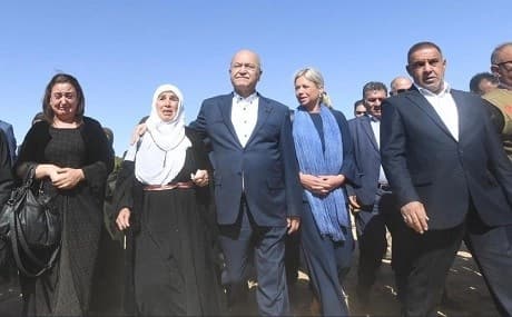 Iraqi President Barham Salih (center) is accompanied by UNAMI chief Jeanine Hennis (right center) at the suspected site of an Anfal mass grave in Iraq's southern province of Muthanna, April 14, 2019. Photo: Iraq Presidency 