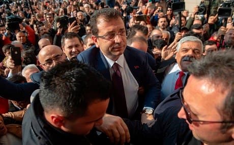 Candidate of main opposition Republican People's Party (CHP) for Istanbul mayor Ekrem Imamoglu (centre) arrives to receive his mandate certificate from authorities at the local courthouse in Istanbul on April 17, 2019. Photo: Yasin Akgul/AFP