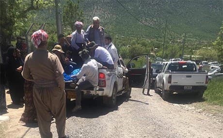 Locals retrieve and carry away Lazim Ali Faqo's body from Kani Milan on May 15. Photo:Rudaw  