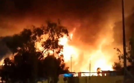 Flames engulf Al-Bashir shopping mall in Iraq's holy city of Najaf, May 15, 2019. Photo: social media 