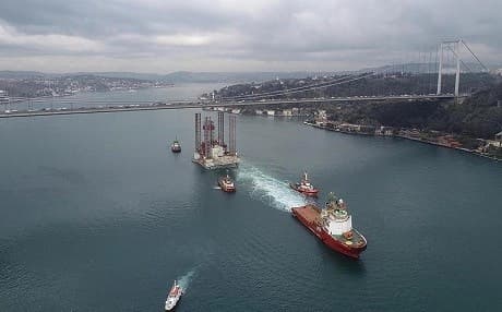 A tug boat pulls an oil exploration platform through the Bosporus in Turkey on December 12, 2018. File photo: AA