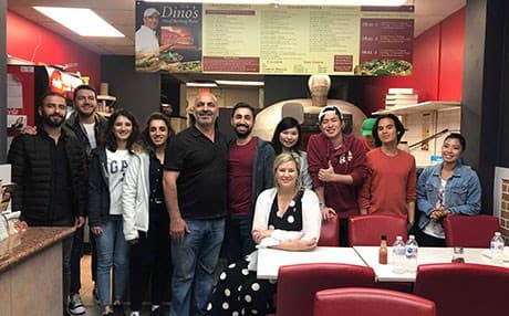 Dünyaca ünlü Dersimli pizzacıdan farklı uluslardan öğrencilere jest