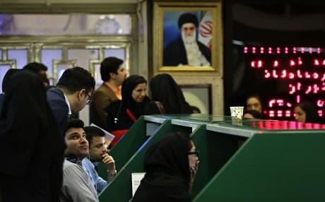 Iranian treaders work at Tehran Stock Exchange on July 1, 2019. Photo: Atta Kenare | AFP