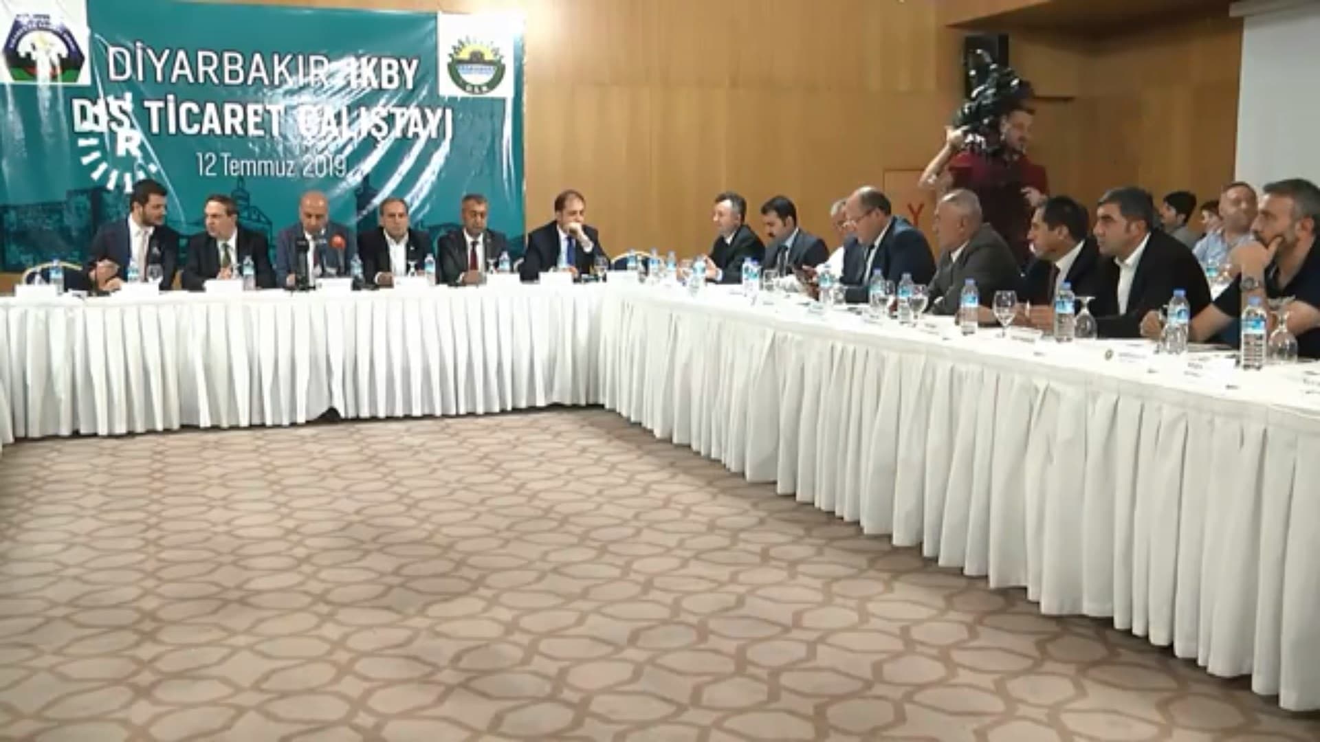 Businesspeople and authorities from the Iraqi Kurdistan Region, Turkey, and Diyarbakir (Amed) meet at an economic forum in Diyarbakir on July 12, 2019. Photo: AA video