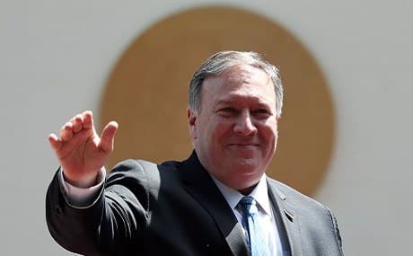 US Secretary of State Mike Pompeo waves to press during a visit to San Salvador, July 21, 2019. Photo: Marvin Recinos / AFP 