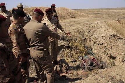 Iraqi army soldiers diffusing explosive devices in the Anbar province on August 25, 2019. Photo: Iraqi Ministry of Defense 