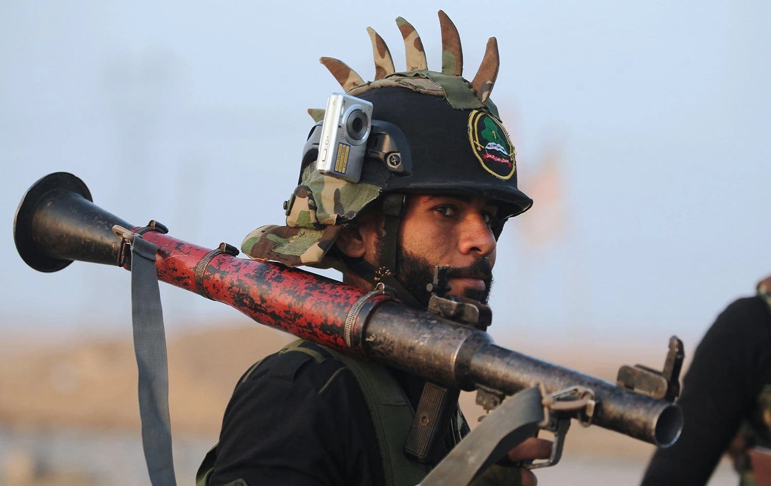 A Shiite militia fighter patrols in the Iraqi village of Ayn Nasir, south of Mosul, October 29, 2016. Photo: Ahmad al-Rubaye / AFP