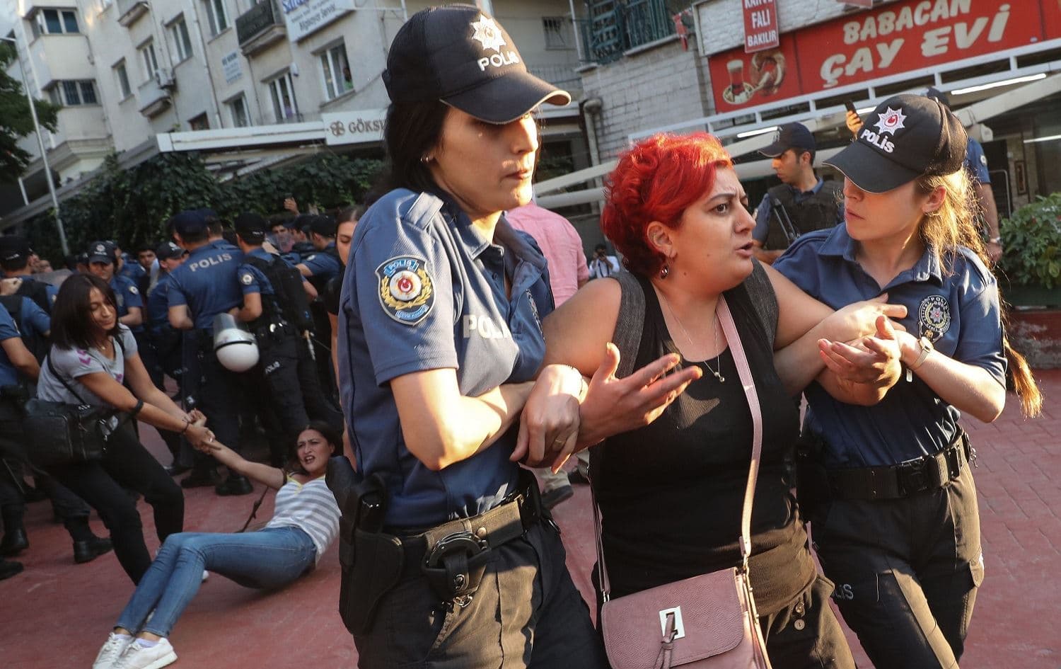 A protester is detained by female Turkish police officers during a demonstration in Ankara against the Turkish government's removal from office of three pro-Kurdish mayors, September 5, 2019. Photo: Adem Altan / AFP 